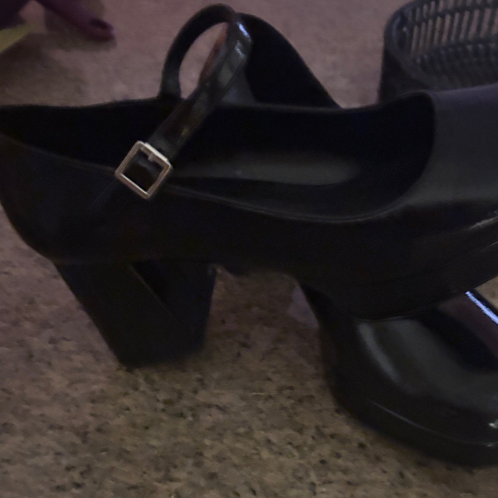 Chic Black patent leather platform heels
